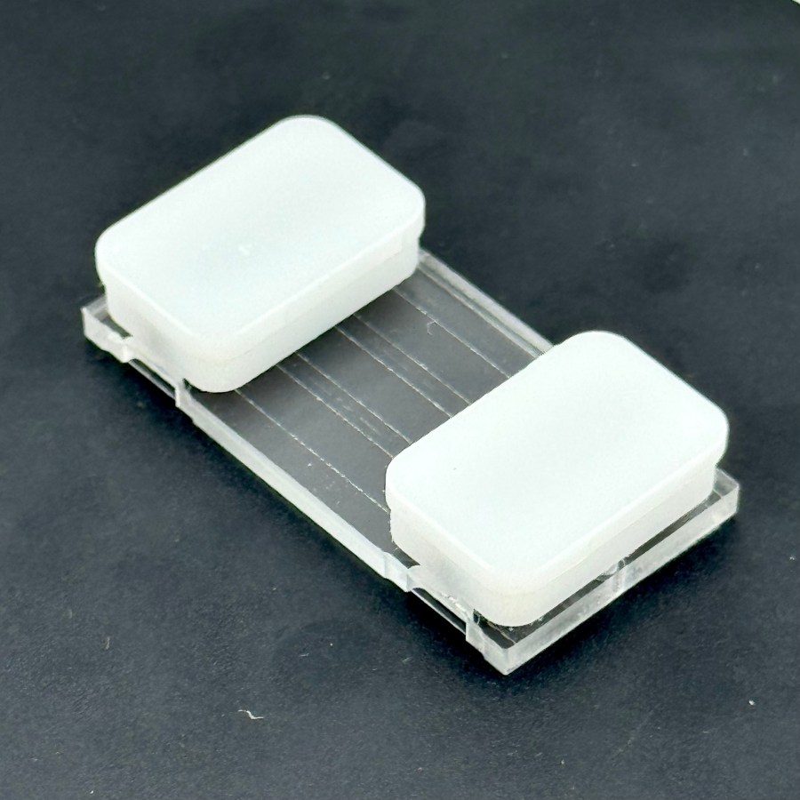 QuickPort plug block sealing a port